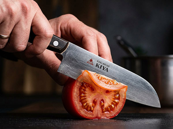 knife slicing tomato 202606050512