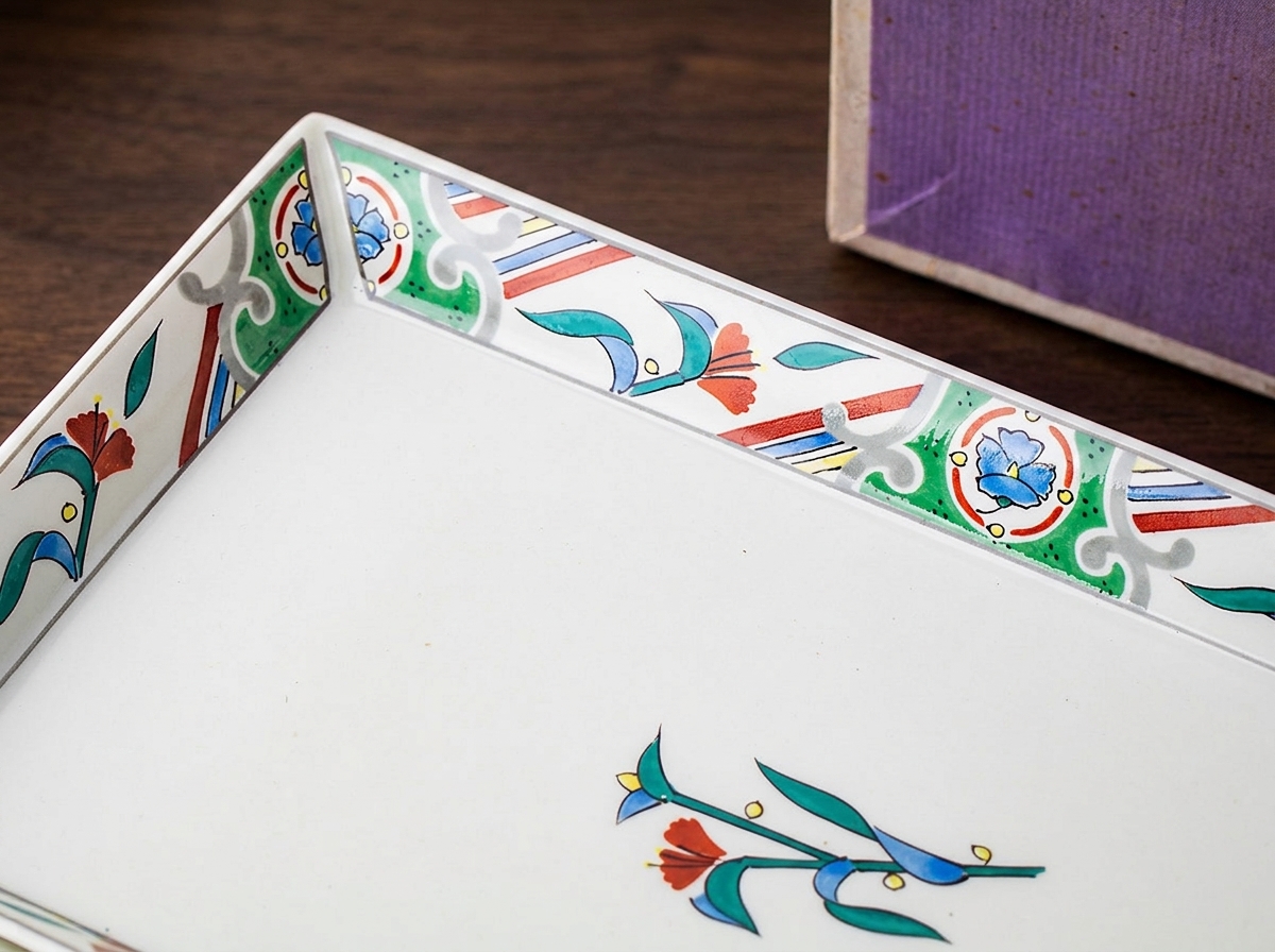 Talerze Ryuuzan Kiln — Ko-Imari Aka-e, zestaw 4
